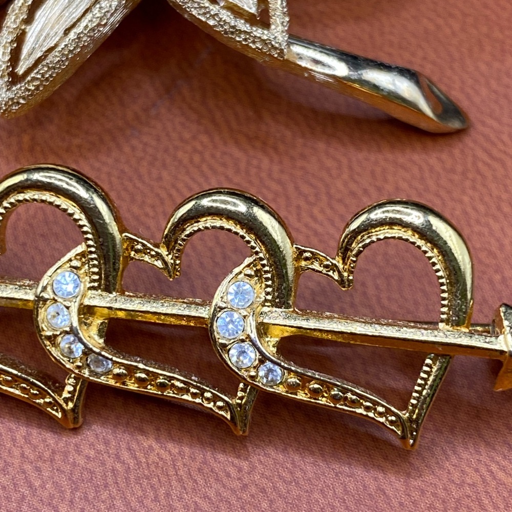 Avon Vintage 3 Heart Arrow Brooch / Avon Blooming Lotus Flower Brooch Bundle - Picture 3 of 11